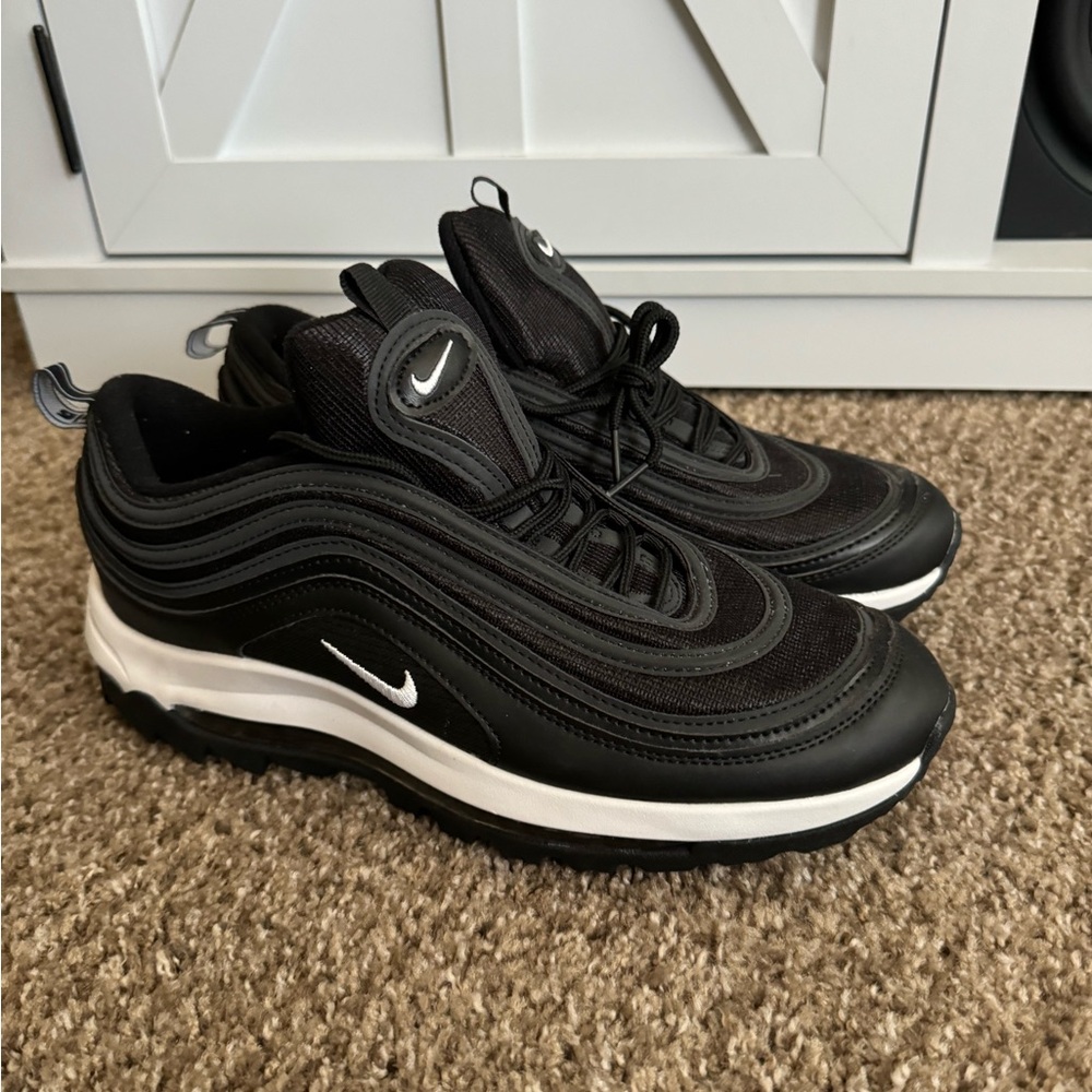 New women’s Nike air max !! Never worn
